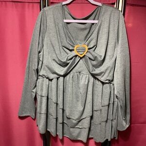 Gray boutique tiered top size 5X